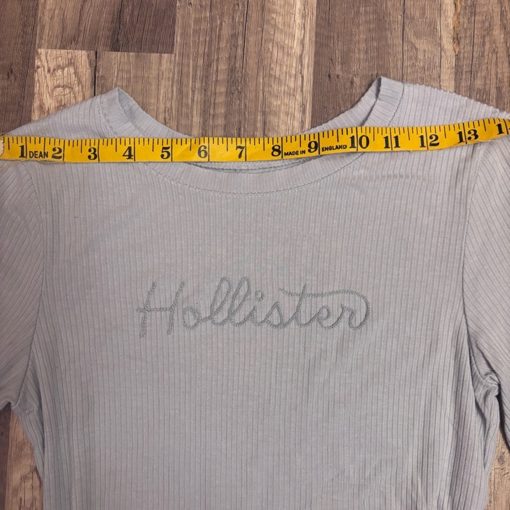 Hollister Women's Light Gray Ribbed Long Sleeve Tee - Picture 2 of 3